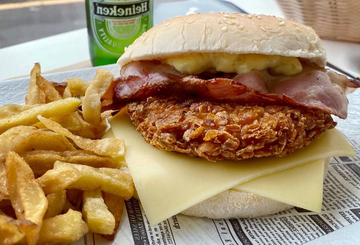 Hamburguesa casera de Cafetería La Campana
